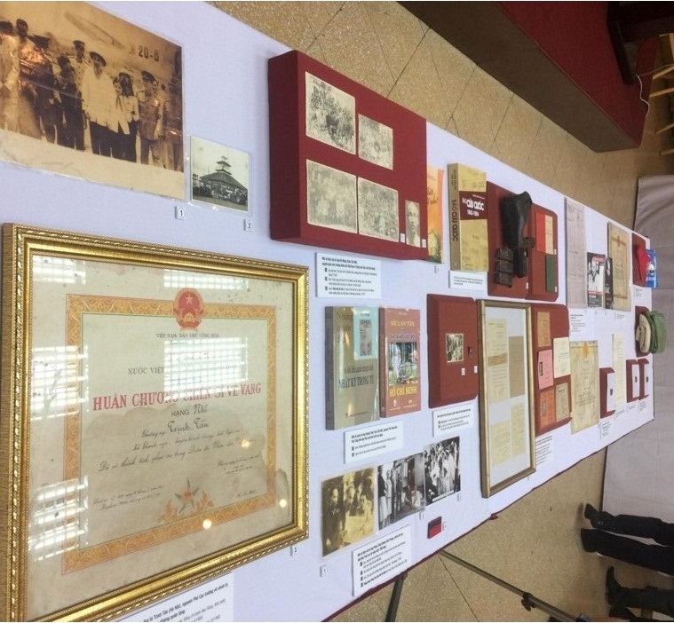Plus de documents et d objets ajoutés à la collection du musée Ho Chi Minh
