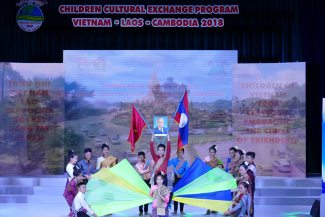 Clôture du camp d été pour les enfants vietnamiens, laotiens et cambodgiens