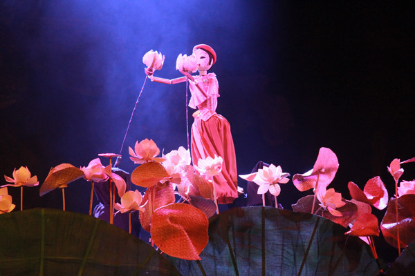 HCMV Festival de marionnettes du Vietnam sur la rue piétonne Nguyen Hue