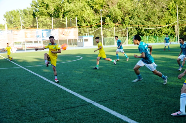 Ouverture d un tournoi de football des Vietnamiens en Russie