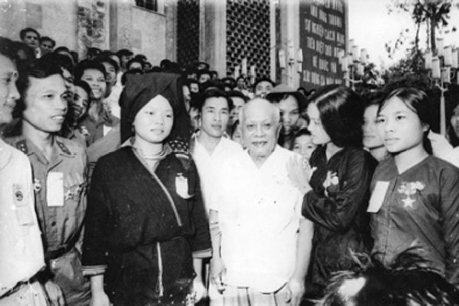 Visite du mémorial du président Tôn Duc Thang