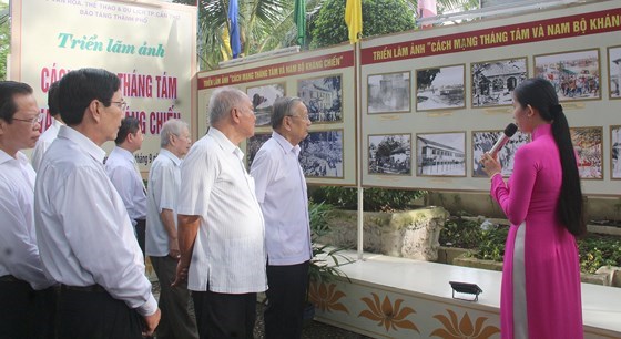 Exposition de photos sur la Révolution d Août et la résistance du Nam Bô à Can Tho