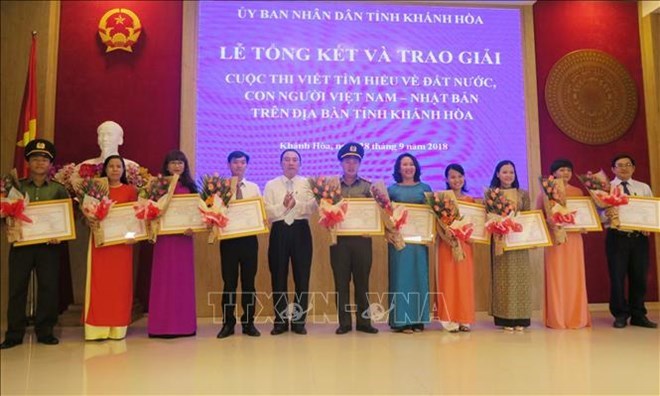 Remise des prix du concours d écriture sur le Vietnam et le Japon