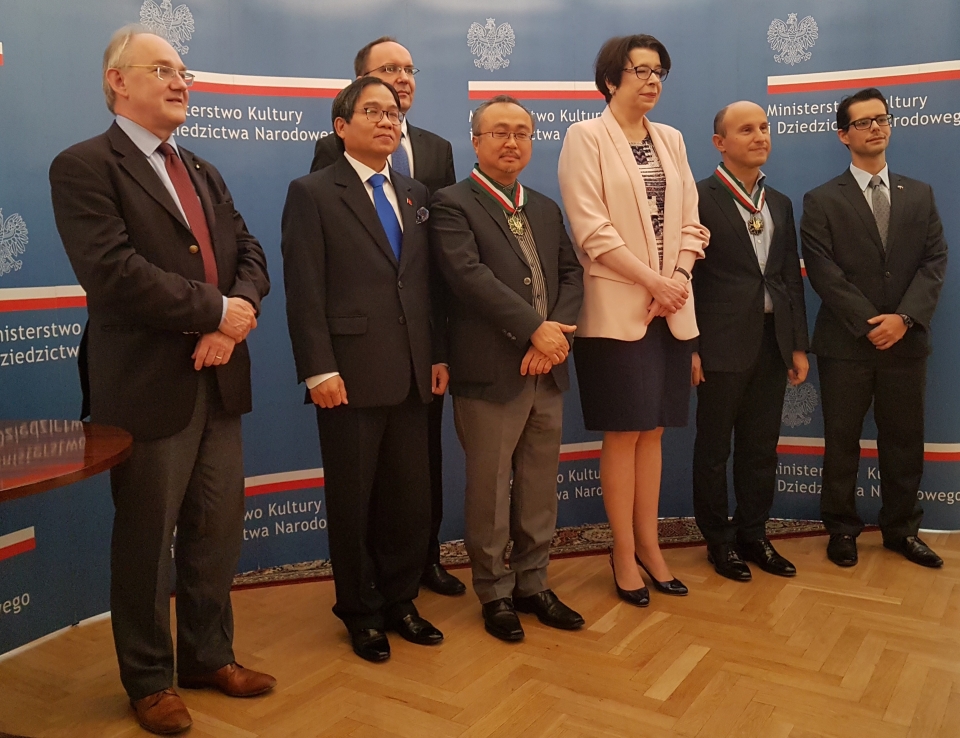 Le pianiste Dang Thai Son reçoit la plus haute distinction culturelle de la Pologne