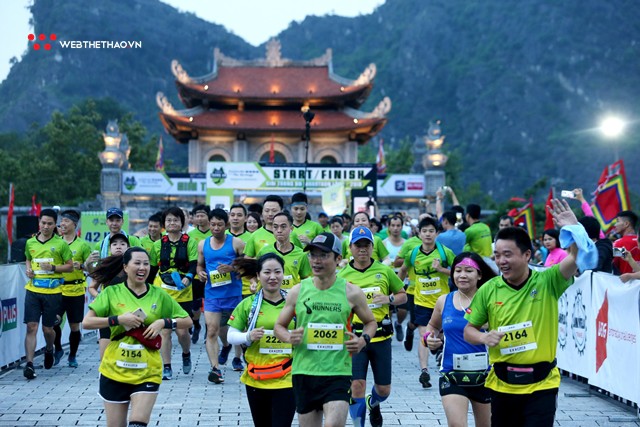 Plus de 800 coureurs au marathon de Trang An 2018