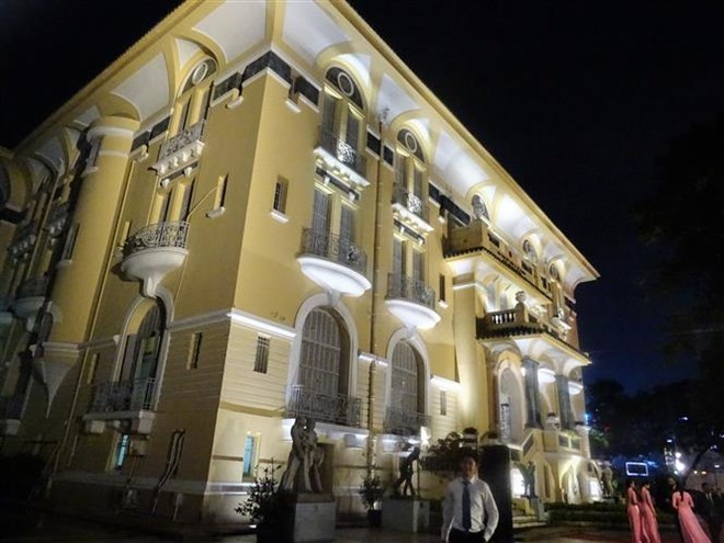 Illumination du Musée de Beaux-arts de Ho Chi Minh-Ville