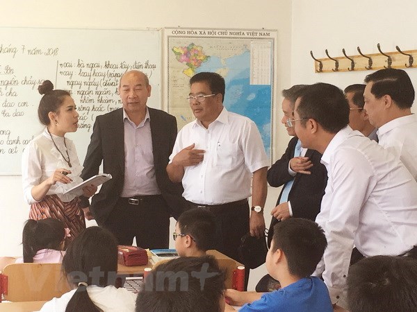 Récompense des élèves et étudiants vietnamiens en R tchèque