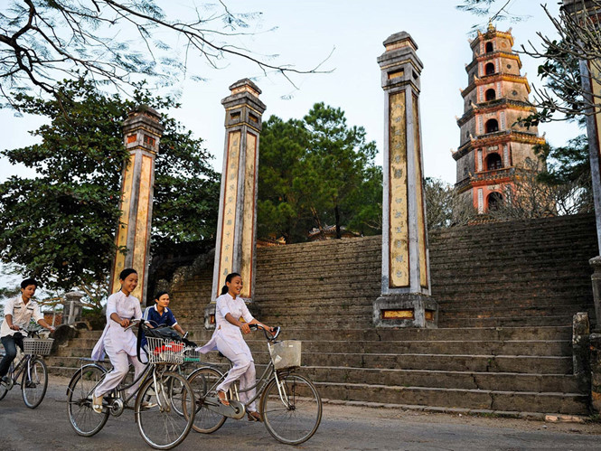 Les pagodes vietnamiennes sous l objectif d un photographe français