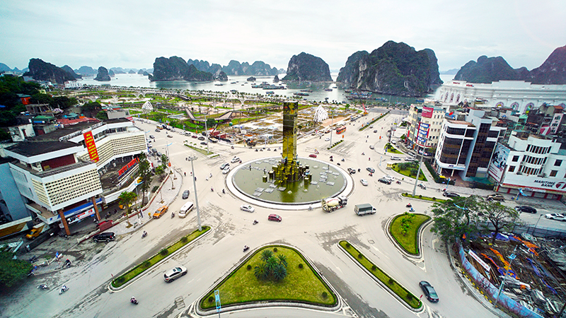 Faire de Ha Long une ville côtière touristique moderne et civilisée