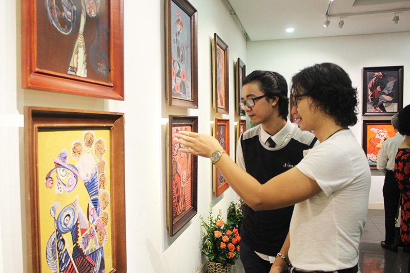 Beaux-arts exposition Les caractéristiques culturelles des ethnies vietnamiennes