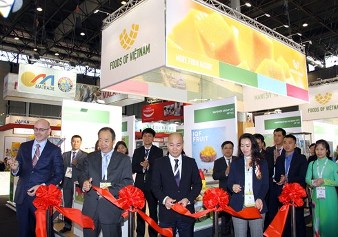 Présentation de produits bio vietnamiens au Sial Paris 2018