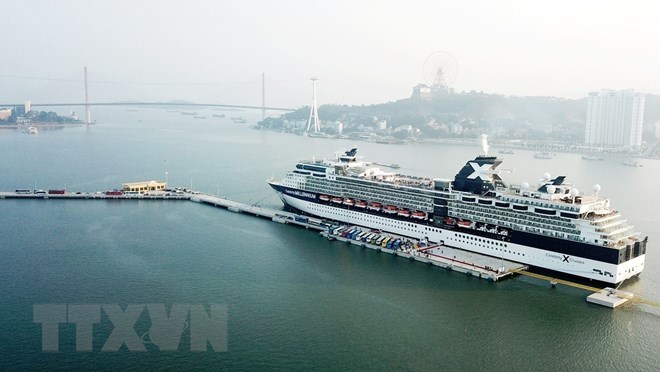 Le port international des paquebots croisières de Hon Gai accueille son premier navire