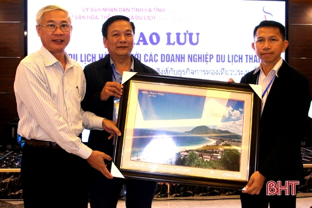 Hà Tinh-Thailande  Renforcement de la connexion entre des entreprises et agences touristiques