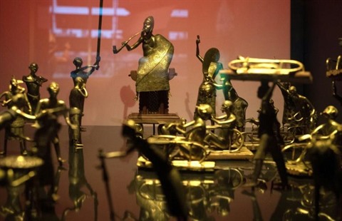 Restitutions d œuvres d art à l Afrique Macron fait un geste symbolique à l égard du Bénin