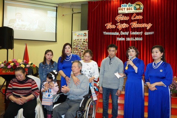 Une association philanthropique au sein de la communauté des Vietnamiens en R tchèque