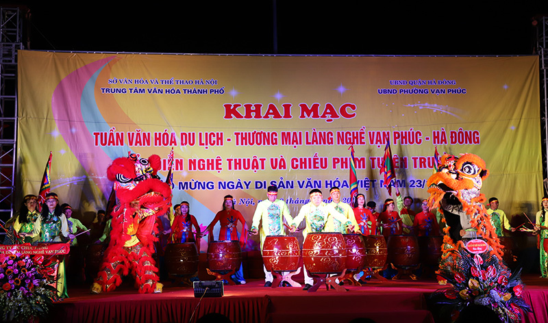 Semaine culturelle, touristique et commerciale du village de métier de Van Phuc