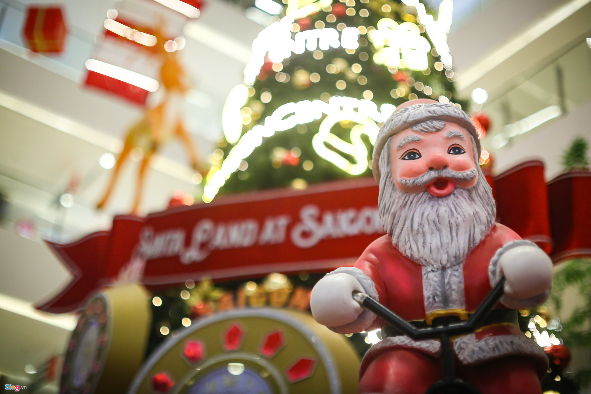 Ambiance de Noël dans les rues d Hô Chi Minh-Ville