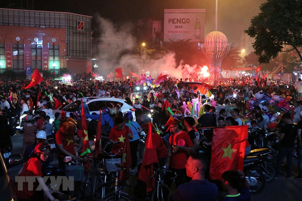 Coupe Suzuki AFF 2018 des millions de supporteurs célèbrent dans les rues la victoire de l équipe nationale de foot