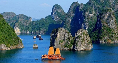 Ha Long, l’une des destinations attirant le plus grand nombre de touristes étrangers en Asie-Pacifique