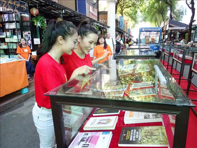 La semaine du livre célébrant le 320e anniversaire de Saigon-Cho Lon-Gia Dinh-HCM-Ville