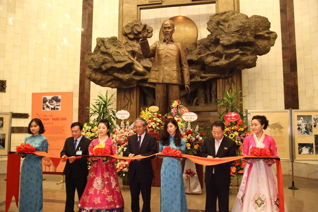 Exposition de clichés pour l’amitié Vietnam - République démocratique populaire de Corée