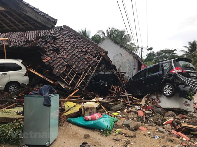Tsunami en Indonésie le bilan s alourdit à plus de 1 000 morts et blessés