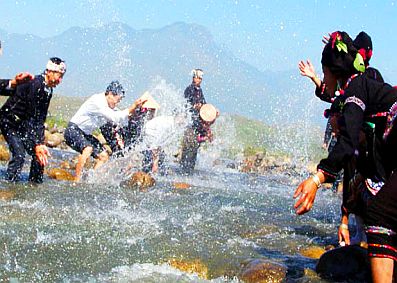 La fête de l eau des Thai à Lai Châu