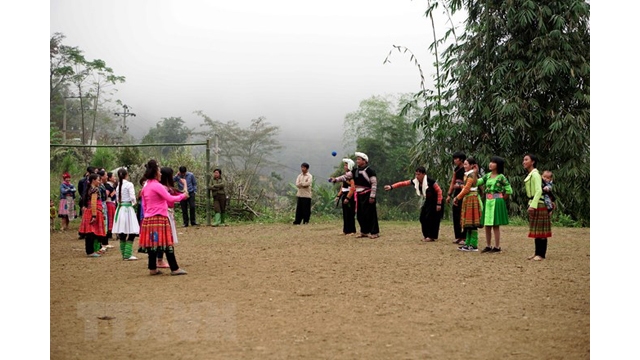 Des Mông à Son La accueillent avec joie leur Têt traditionnel
