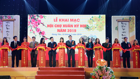 Hung Yen Ouverture de la foire du printemps Ky Hoi