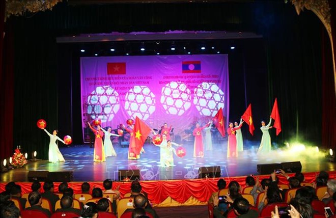 Des arts contribuent à cultiver la relation d’amitié spéciale Vietnam-Laos