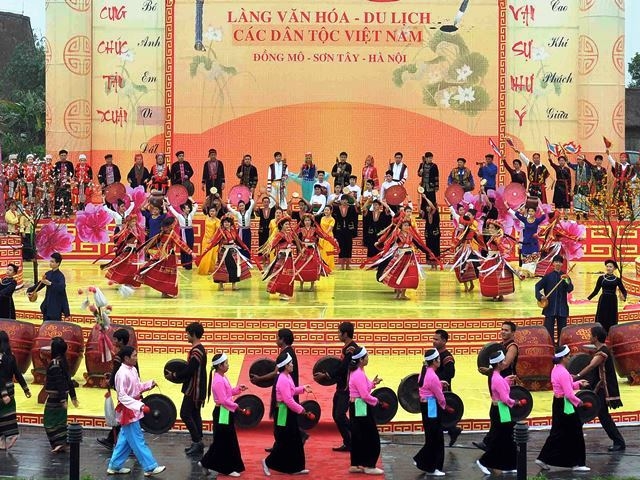 Fête des couleurs printanières à Dông Mô, Hanoï