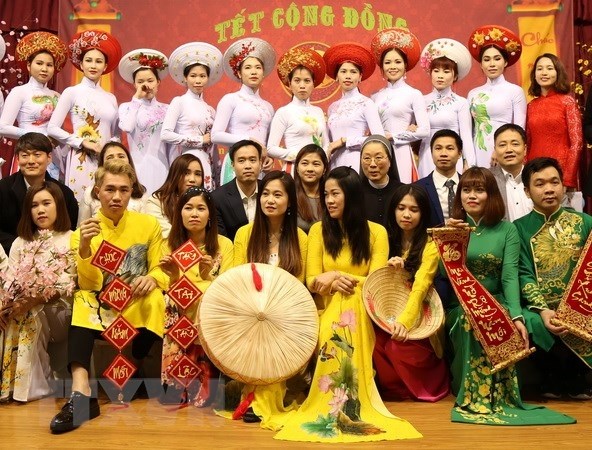 Les Vietnamiens à Hong Kong, à Macau et en R de Corée fêtent le Têt traditionnel 2019