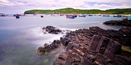 Têt les vacanciers remplissent les plages de la province centrale de Phu Yen