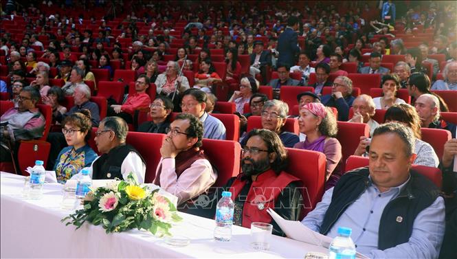 Ouverture de la soirée de la poésie internationale à Quang Ninh