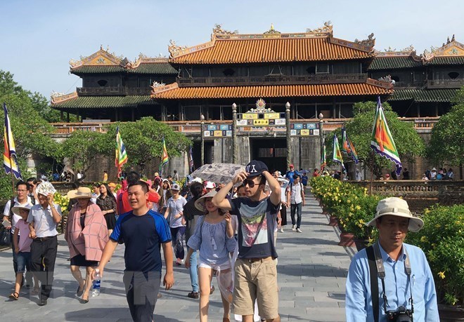 Environ 25 000 touristes visitent Huê lors du premier jour du Têt du Cochon