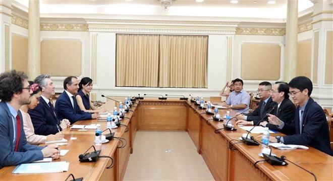 HCM-Ville renforce ses liens avec l agence française de développement