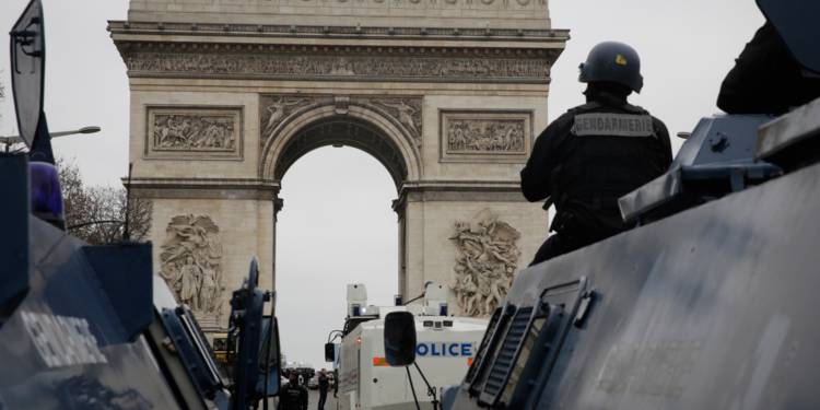 “Gilets jaunes“ manifestations interdites samedi sur les Champs-Élysées et ses abords
