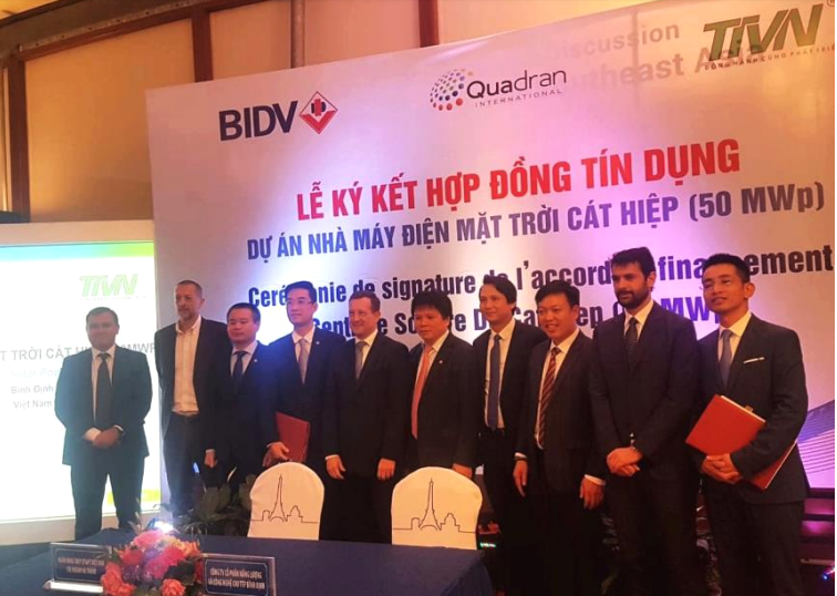Signature de l’accord de crédit du projet d’énergie solaire de Cat Hiep