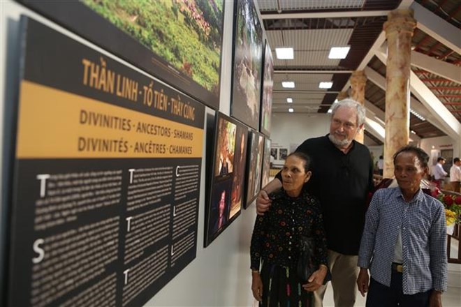 Une exposition de photos sur l ethnie Bru-Van Kieu s ouvre à Quang Tri