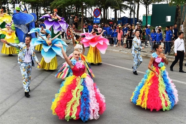 Plus de 200 artistes participeront au Carnaval de Ha Long à l’occasion du 30 avril