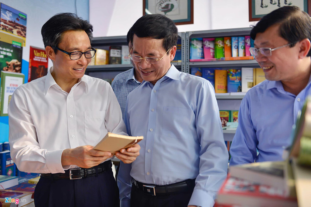 Des milliers de personnes à l ouverture de la 6e Journée nationale du livre