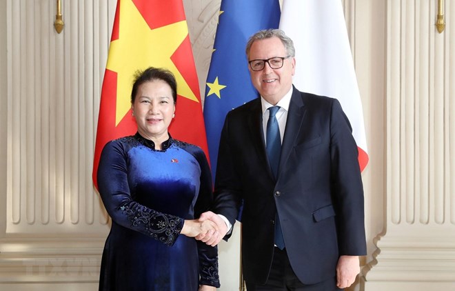 Le Vietnam prend en haute considération ses relations avec la France