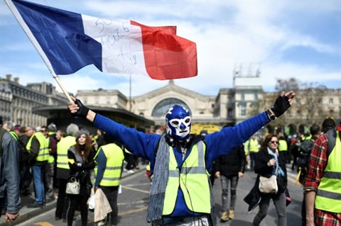 Après Notre-Dame, les gilets jaunes de retour à Paris pour un nouvel ultimatum