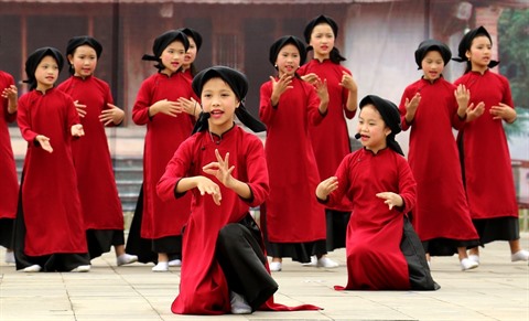 Le chant printanier dans le vent à la fête des temples des rois Hùng