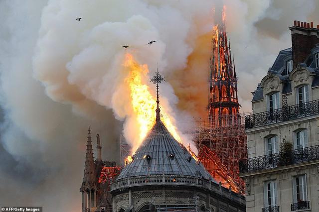 Début d accalmie à Notre-Dame, la piste accidentelle privilégiée