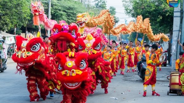 Développer la danse de la licorne, du lion et du dragon pour attirer les touristes