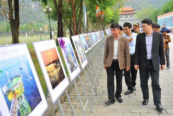 Ninh Binh  exposition de 223 photos d’art sur la mer et les îles du Vietnam