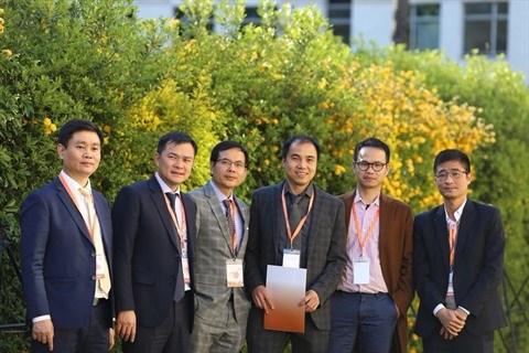Le groupe Viettel serre la main aux scientifiques Viêt kiêu