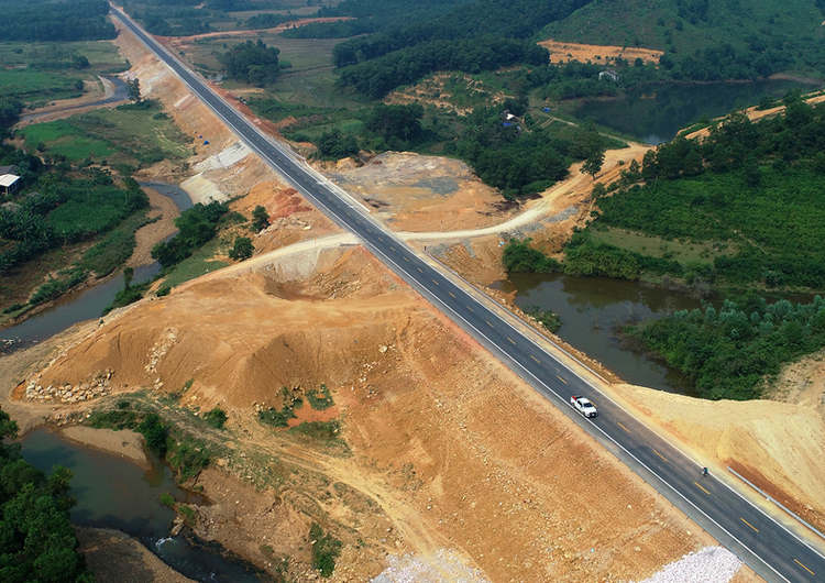 22 000 milliards de dong pour la construction de l autoroute Hoa Binh-Moc Chau