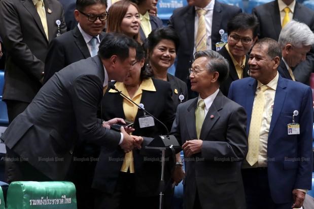 Thaïlande Chuan Leekpai élu président de la Chambre des représentants